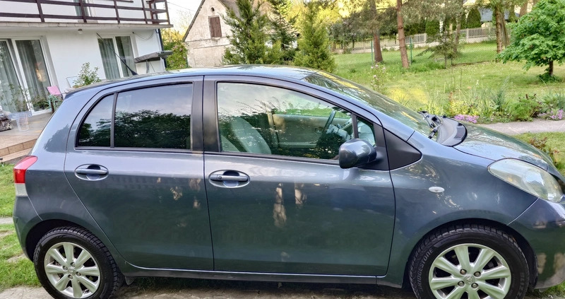 Toyota Yaris cena 23500 przebieg: 216000, rok produkcji 2009 z Międzyrzec Podlaski małe 254